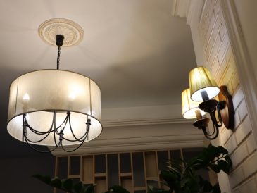 astuces pour créer une atmosphère chaleureuse avec une Éclairage salle à manger avec cordes