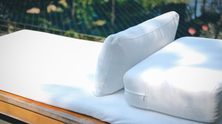 les critères essentiels pour choisir le meilleur modèle du Matelas bain de soleil pour votre terrasse