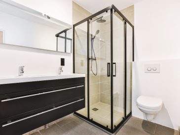 Choisir le carrelage antidérapant idéal pour votre douche italienne
