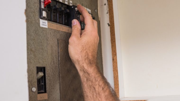 la hauteur idéale pour installer un tableau électrique