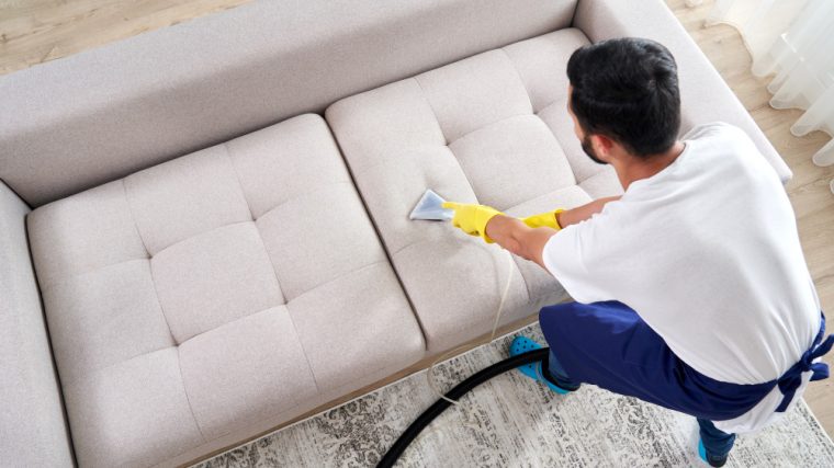 nettoyer un canapé en tissu en toute simplicité