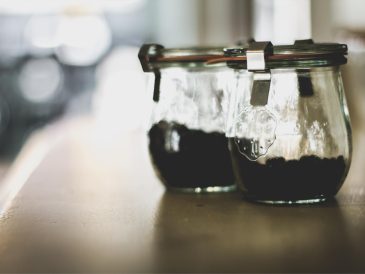 utiliser le marc de café et le vinaigre blanc pour un entretien écologique