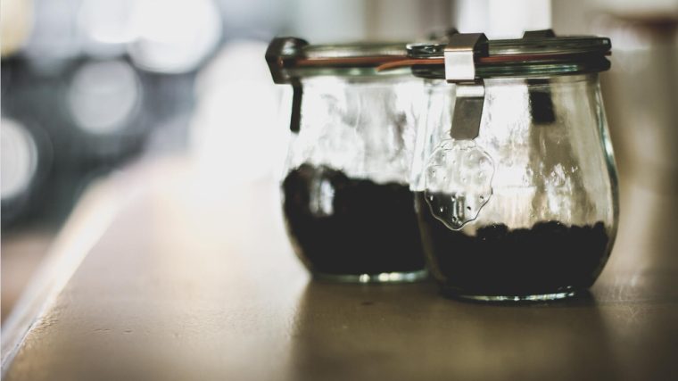 utiliser le marc de café et le vinaigre blanc pour un entretien écologique