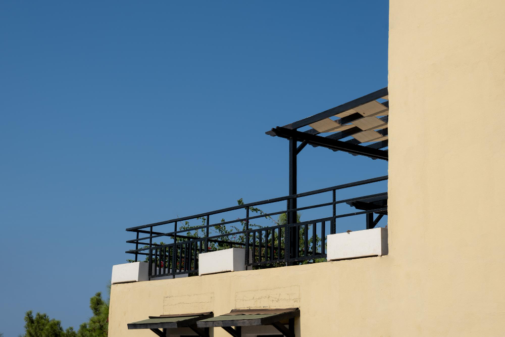 une pergola sur la terrasse de votre immeuble