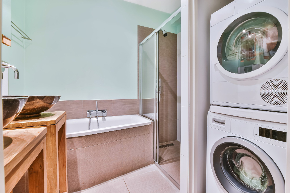 une salle de bain de 3m2 avec lave-linge
