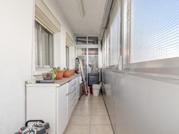 Fenêtre panoramique cuisine pour illuminer votre espace
