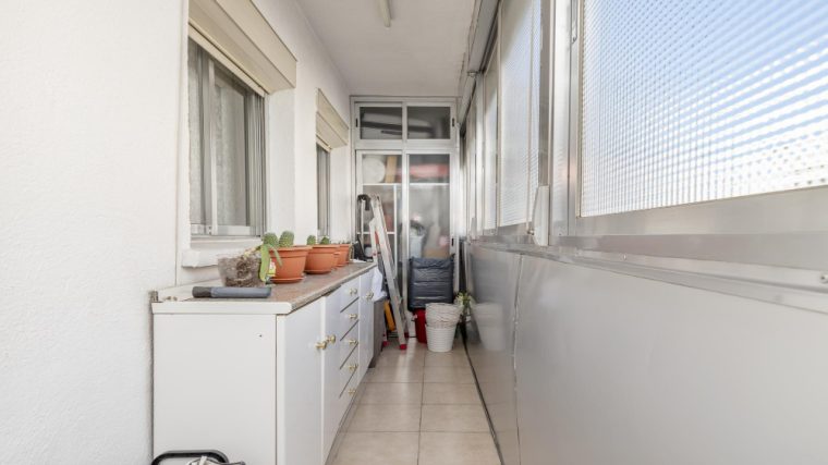 Fenêtre panoramique cuisine pour illuminer votre espace