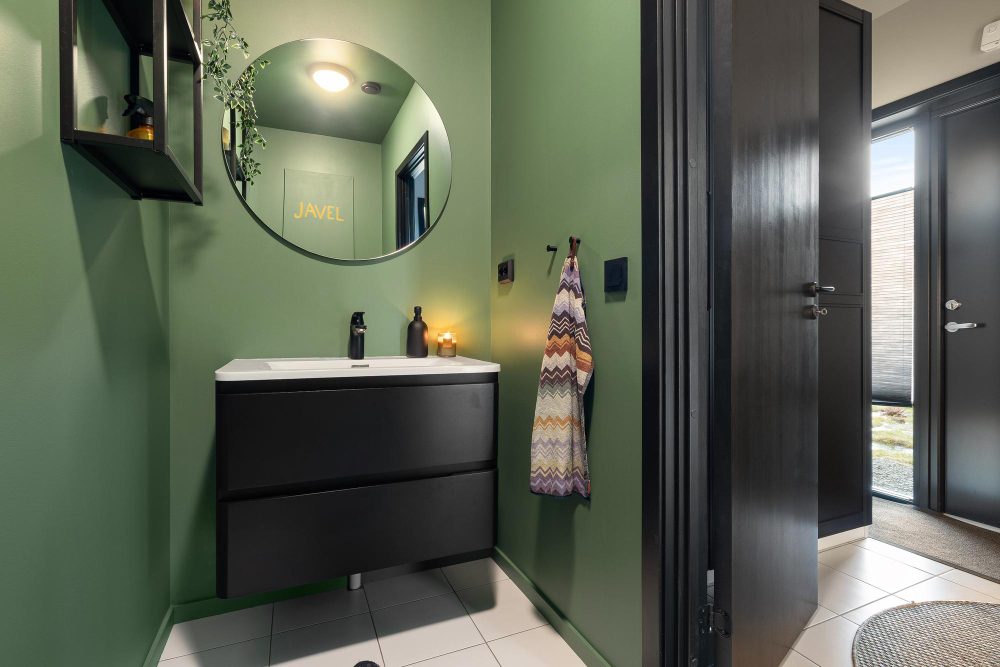 la Salle de bain verte et noire pour une ambiance tendance.jpg
