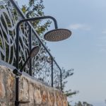 Quelle épaisseur choisir pour un gazon synthétique durable et naturel