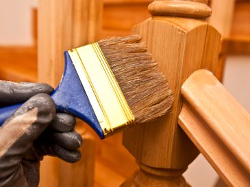les secrets pour rénover efficacement un meuble en bois vernis et lui redonner vie