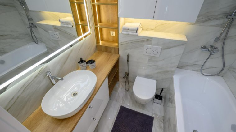 Plan de salle de bain avec wc pour optimiser l'espace