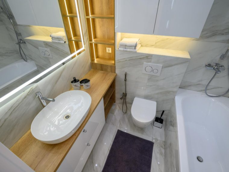 Plan de salle de bain avec wc pour optimiser l'espace