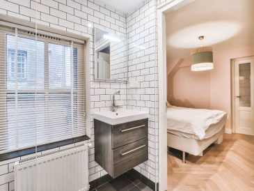 Salle de bain communicante entre deux chambres