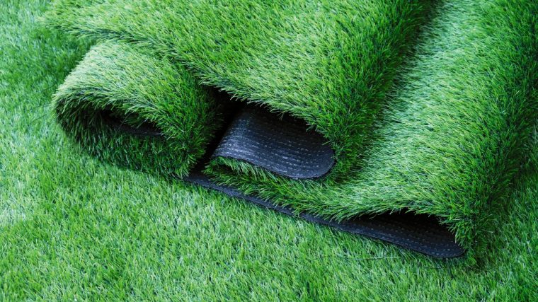 épaisseur à choisir pour un gazon synthétique durable et naturel