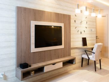 installer une télévision dissimulée dans un meuble et sublimer votre salon design