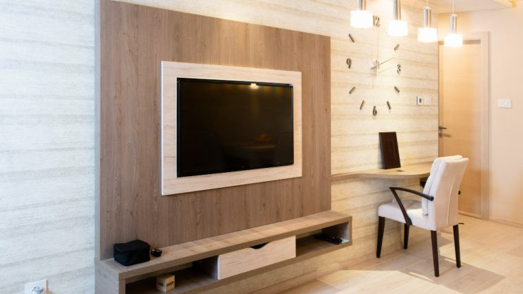 installer une télévision dissimulée dans un meuble et sublimer votre salon design