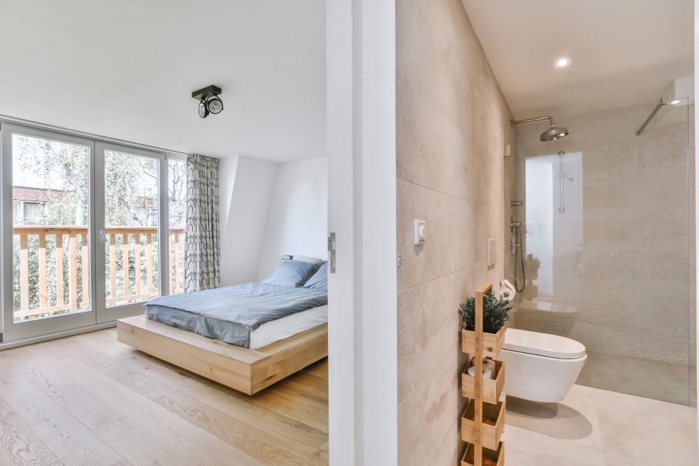 une Salle de bain communicante entre deux chambres 