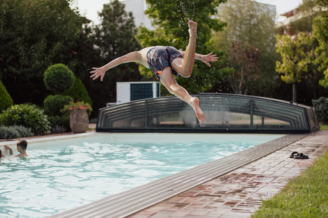 la Piscine hors sol composite 